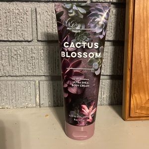 Bath and Body works ultra shea body cream (new)